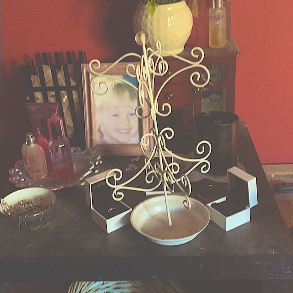 Jewelry holder or scrunchies tree